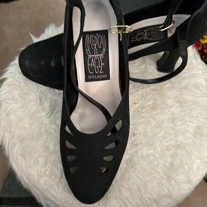 Throwback American Eagle Black Suede Pumps